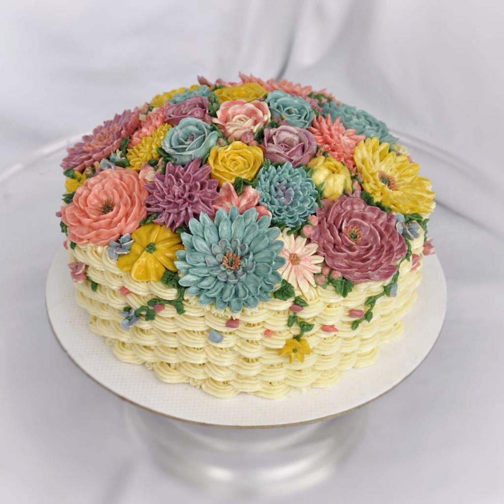Simple Wedding Cake with Buttercream Flowers. - Picture of Stowe Bee Bakery  & Cafe - Tripadvisor